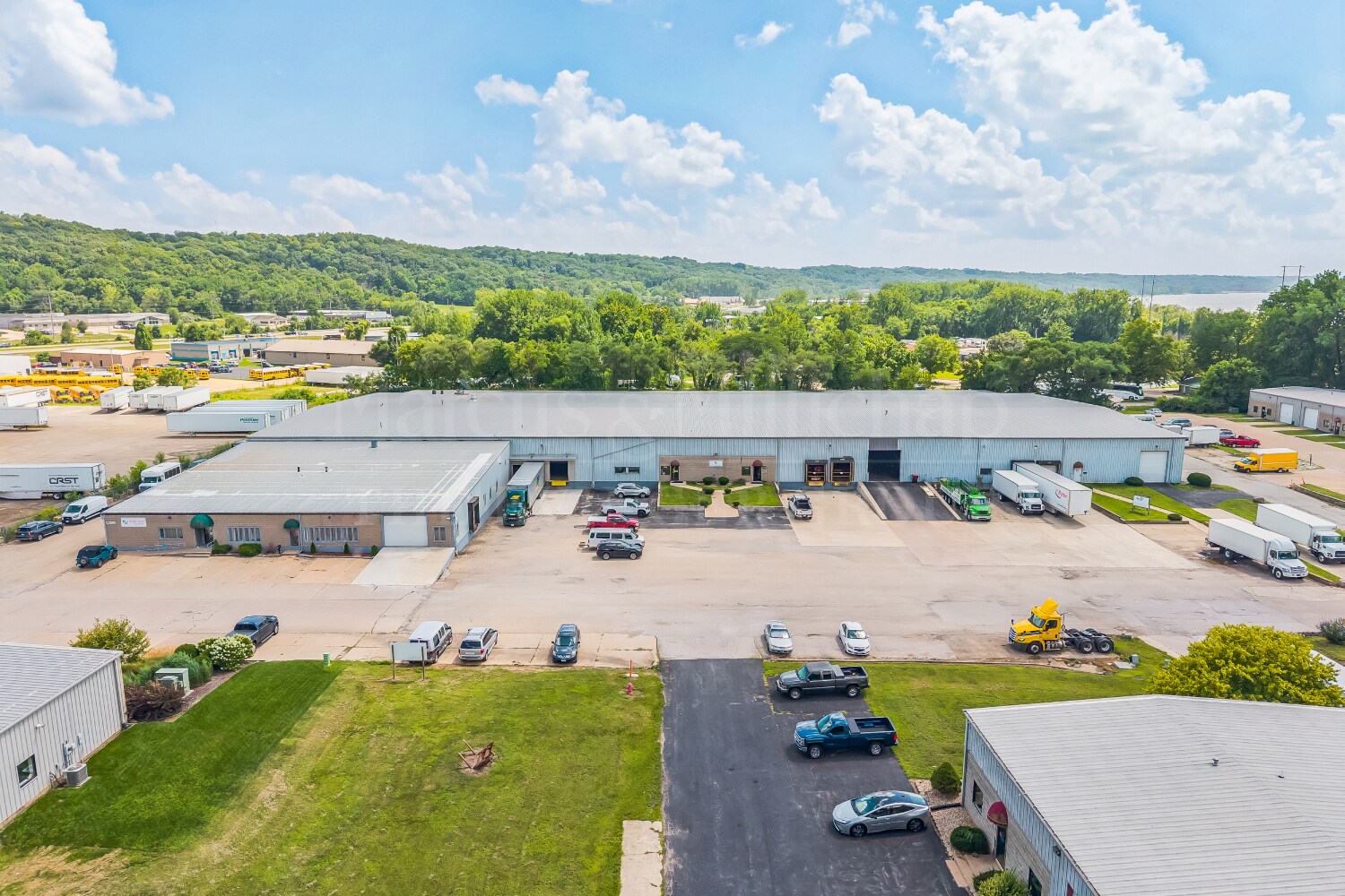 Thunderbird Commerce Park portefeuille de 8 biens à vendre sur LoopNet.fr Photo de l’immeuble– Image 1 sur 11