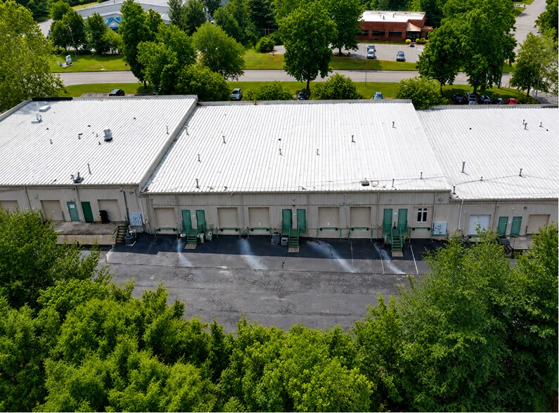130 Seaboard Ln, Franklin, TN à louer - Photo de l’immeuble – Image 2 sur 26