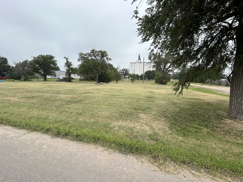 405 Broadway Ave, Burdett, KS à vendre - Photo de l’immeuble – Image 2 sur 4