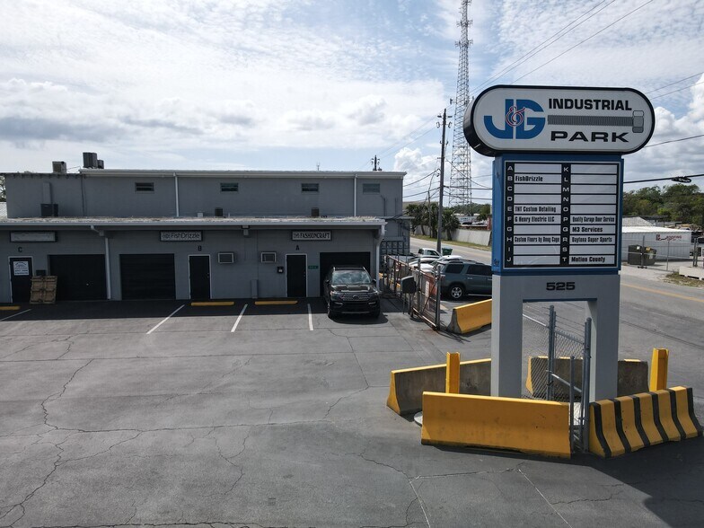 525 Carswell Ave, Daytona Beach, FL à louer - Photo principale – Image 1 sur 8