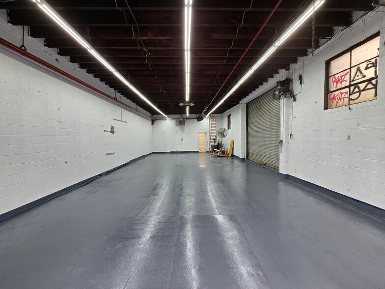 372 Ten Eyck St, Brooklyn, NY à louer - Photo de l’immeuble – Image 3 sur 10