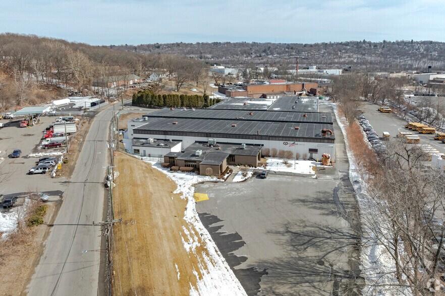240 Huntingdon Ave, Waterbury, CT à louer - Photo de l’immeuble – Image 2 sur 6