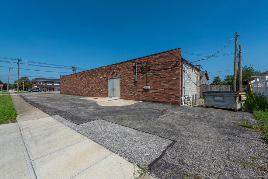 6039 State Rd, Cleveland, OH à vendre - Photo de l’immeuble – Image 2 sur 18