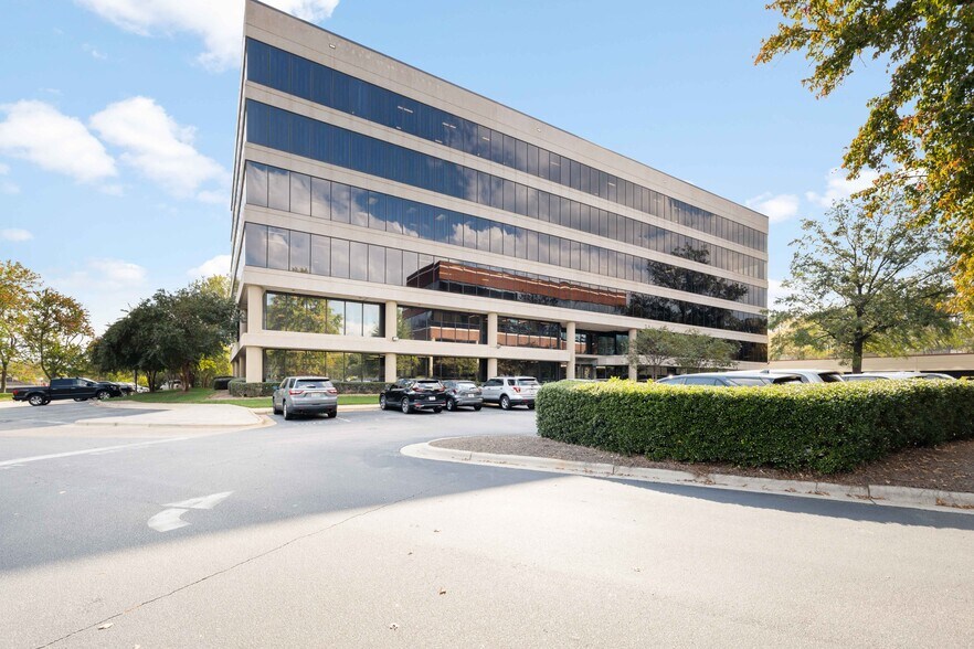 4515 Falls of Neuse Rd, Raleigh, NC à louer - Photo principale – Image 2 sur 30