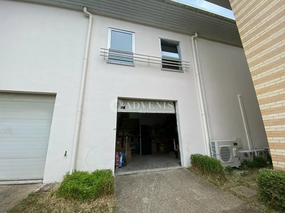 Local d’activités dans Voisins-le-Bretonneux à louer Photo de l’immeuble– Image 1 sur 5