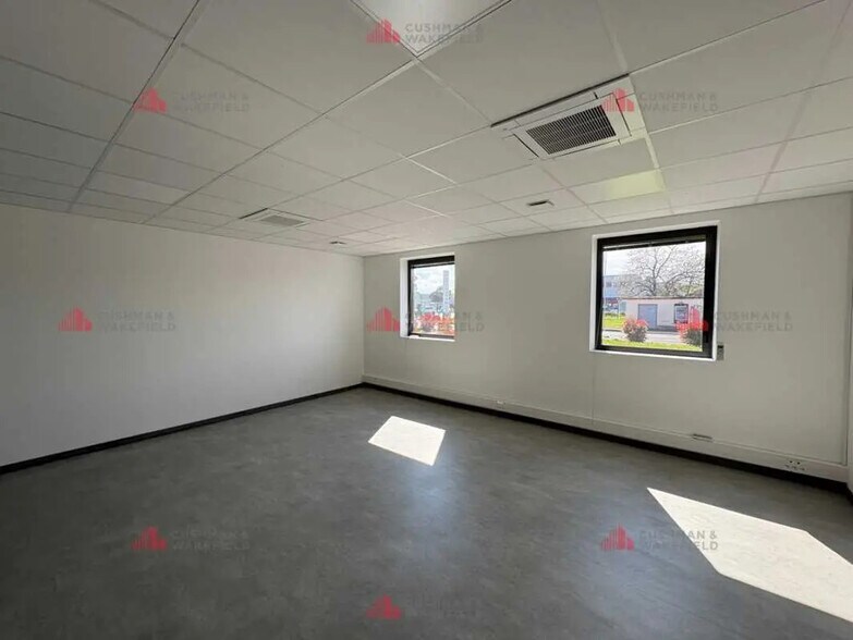 Bureau dans Châtenoy-le-Royal à louer - Photo de l’immeuble – Image 2 sur 4