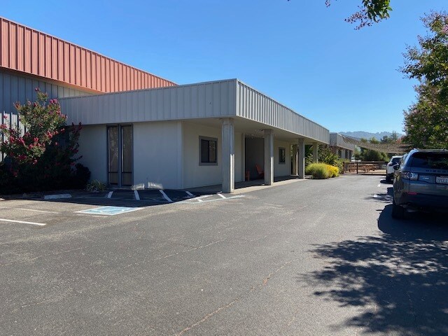 357 Sutton Pl, Santa Rosa, CA à louer - Photo de l’immeuble – Image 2 sur 3