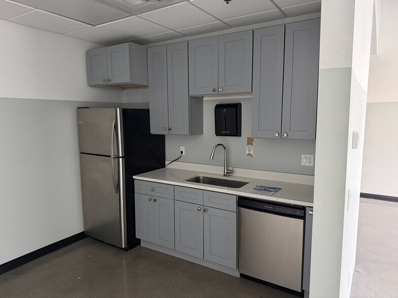 230 Cutler Dr, North Salt Lake, UT à vendre - Photo de l’immeuble – Image 3 sur 4