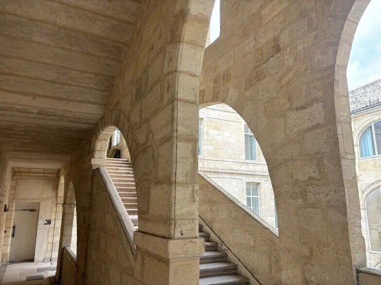 Bureau dans Bordeaux à louer - Photo de l’immeuble – Image 2 sur 6