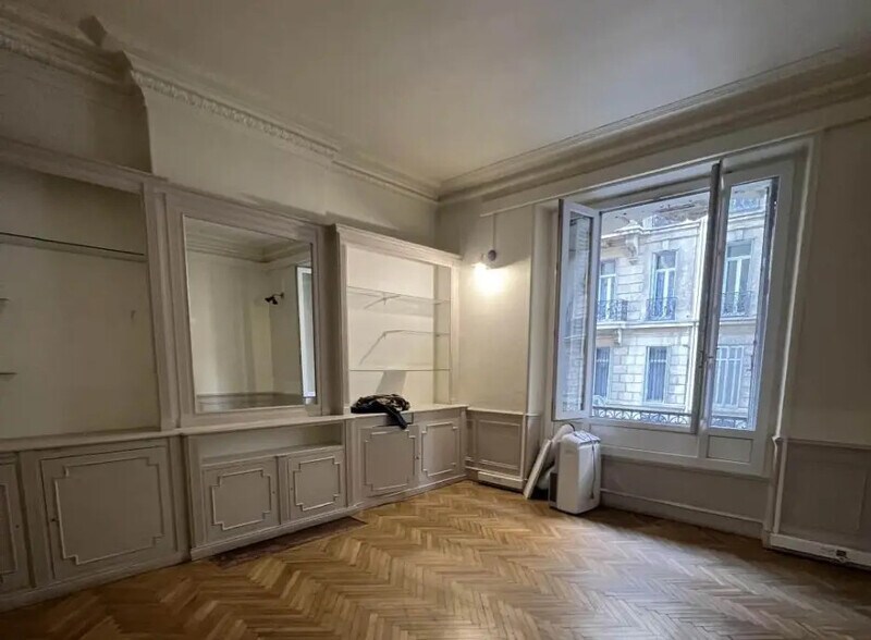 Bureau dans Marseille à vendre - Photo de l’immeuble – Image 1 sur 5