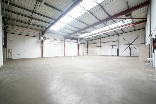 Plus de détails pour Bureau, Local d'activités à louer