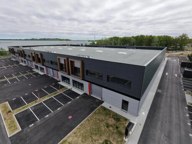 Plus de détails pour Local d'activités à louer