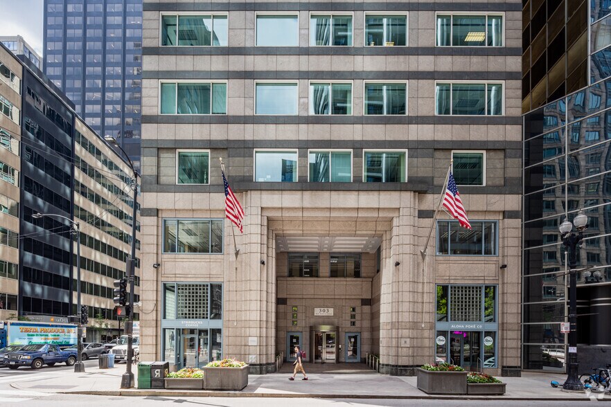 303 W Madison St, Chicago, IL à louer - Photo de l’immeuble – Image 1 sur 2