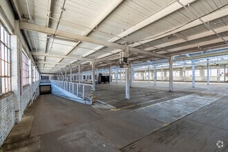 2100 S Washington Ave, Lansing, MI à louer Photo intérieure– Image 1 sur 5