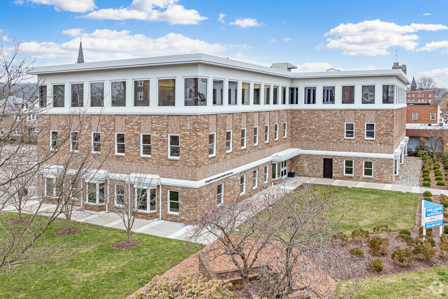 175 South St, Morristown, NJ à louer - Photo de l’immeuble – Image 1 sur 9