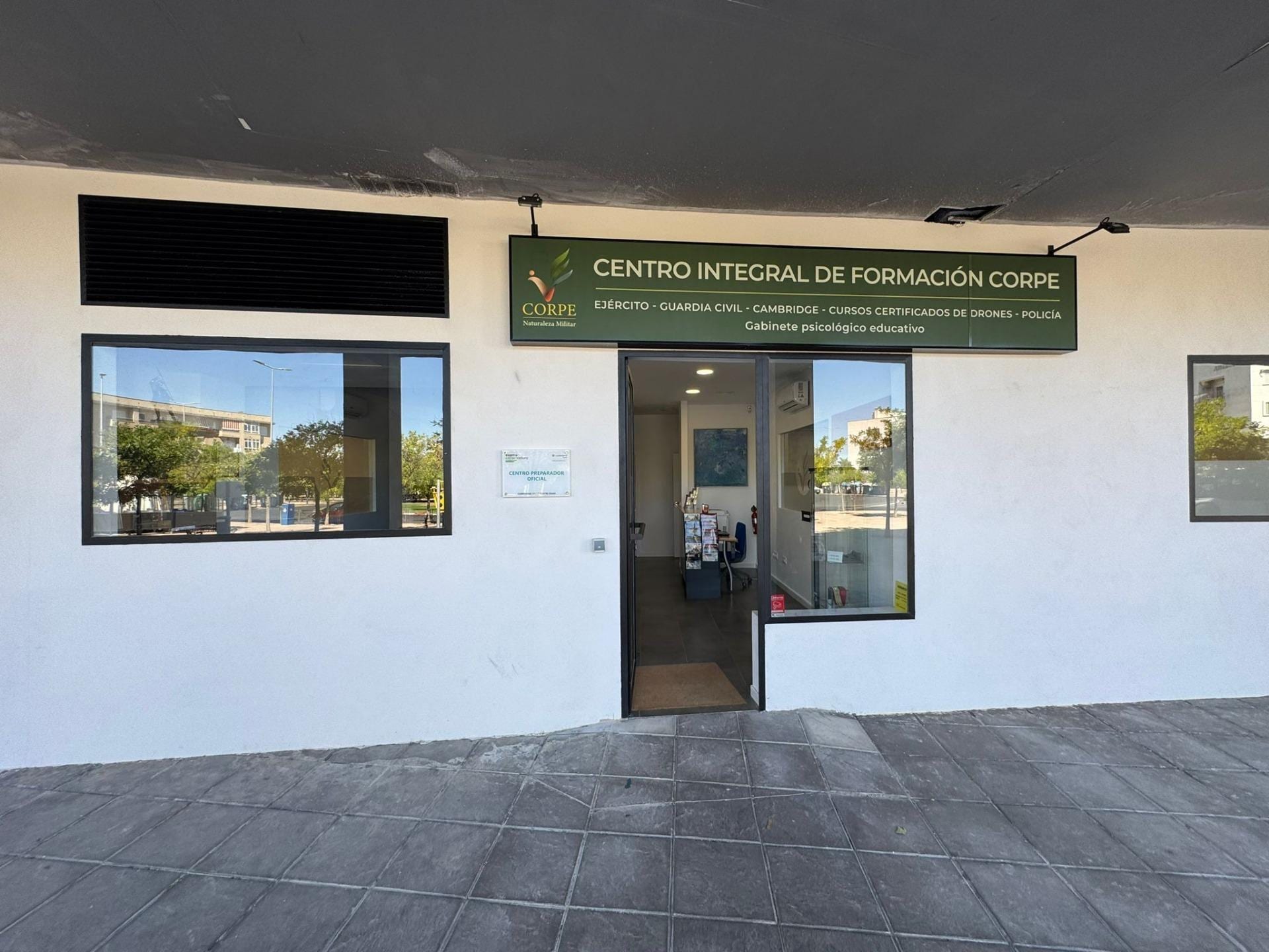 Bureaux/Local commercial dans Cáceres, Cáceres à louer Photo intérieure– Image 1 sur 14