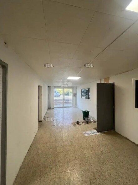 Bureau dans Les Pennes-Mirabeau à louer - Photo intérieure – Image 3 sur 3