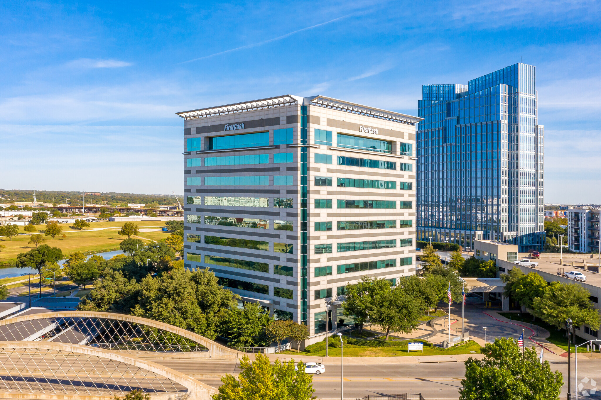 1600 W 7th St, Fort Worth, TX à louer Photo de l’immeuble– Image 1 sur 11