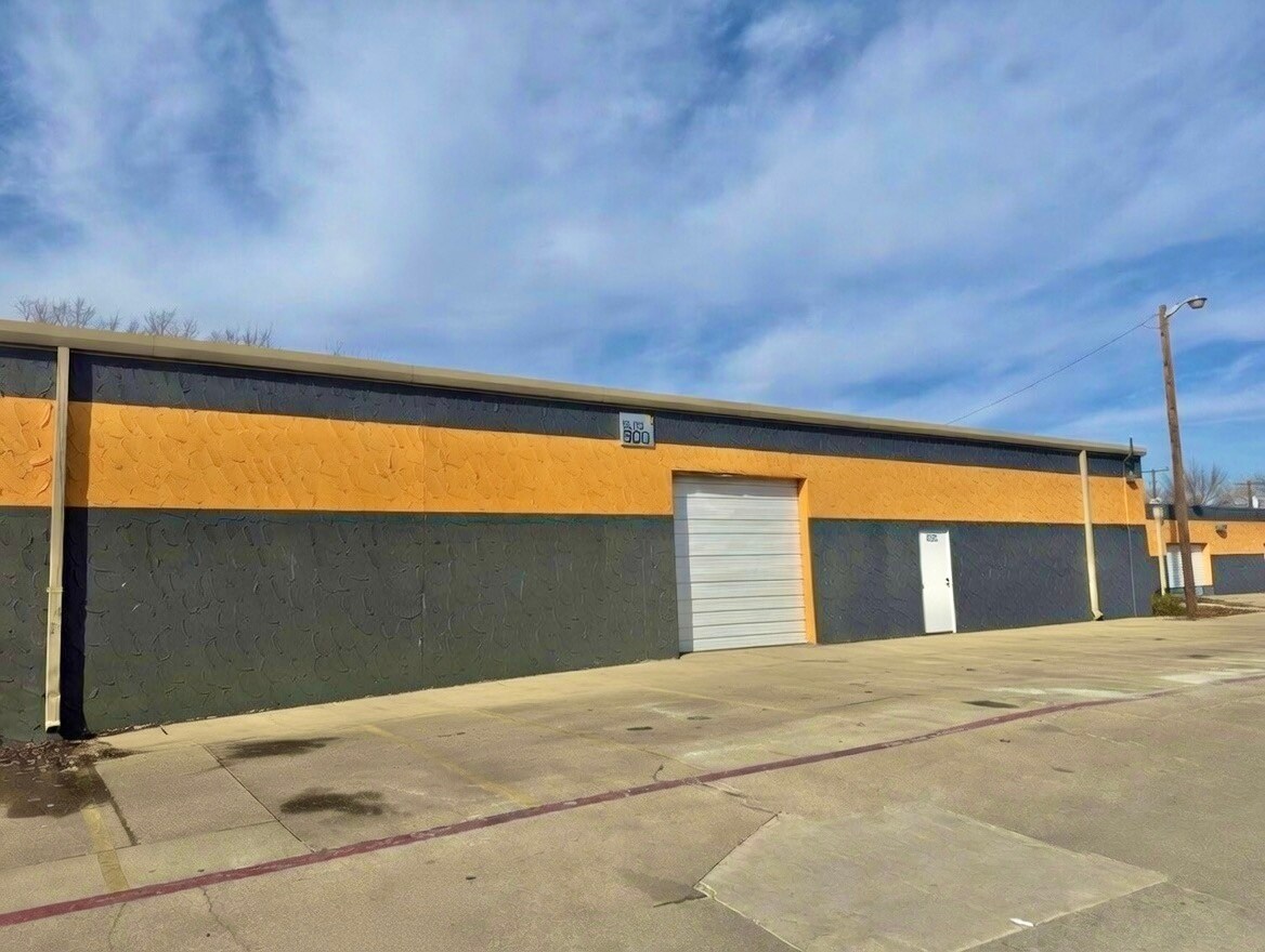 1229 Colorado Ln, Arlington, TX à louer Photo de l’immeuble– Image 1 sur 7