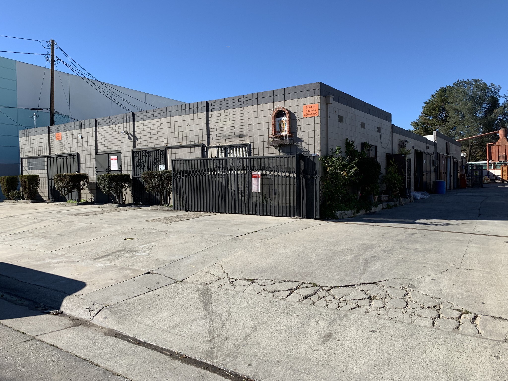 8299-8305 Allport Ave, Santa Fe Springs, CA à louer Photo de l’immeuble– Image 1 sur 8