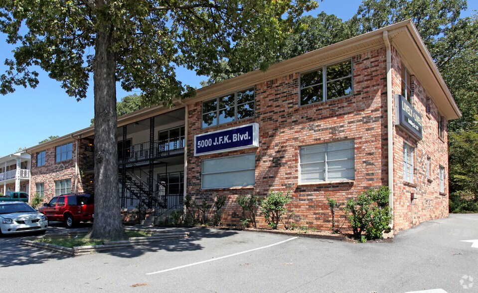 5000 John F Kennedy Blvd, North Little Rock, AR à louer - Photo de l’immeuble – Image 3 sur 5