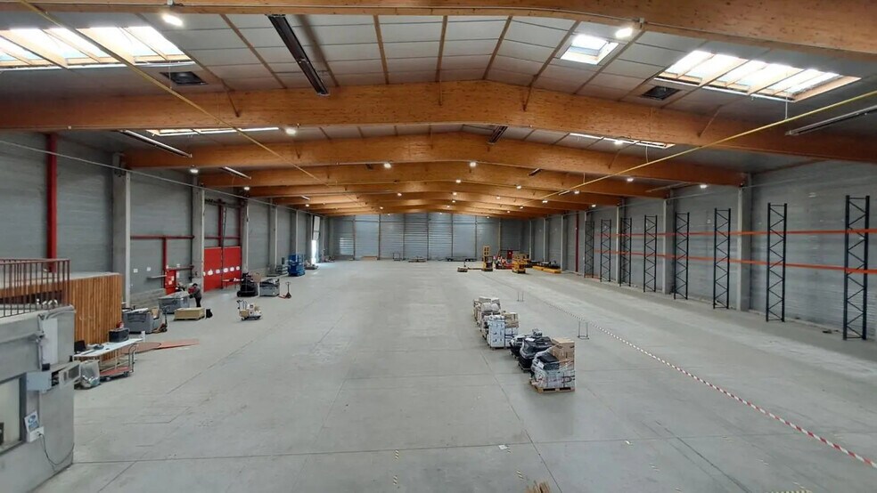 Local d’activités dans Saint-André-de-Corcy à louer - Photo intérieure – Image 3 sur 6