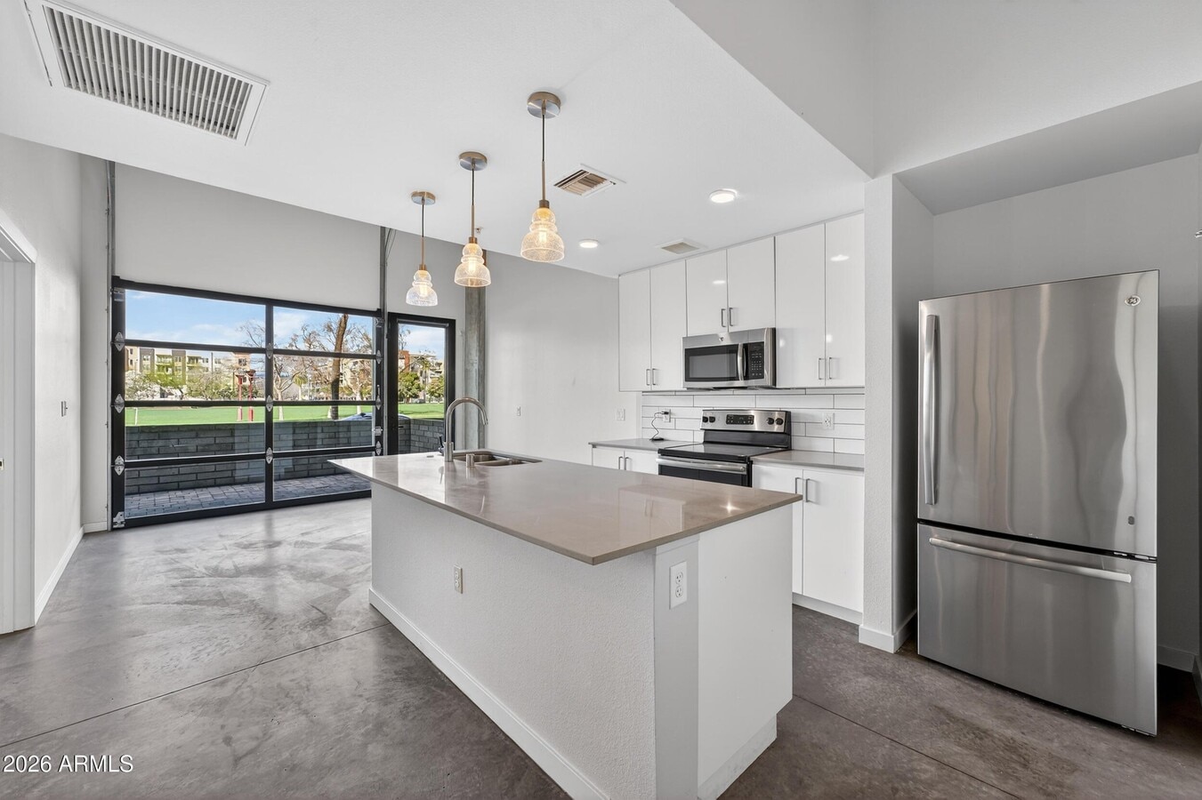 1130 N 2nd St, Phoenix, AZ 85004 - Lot 102 -  - Photo intérieure - Image 1 of 12