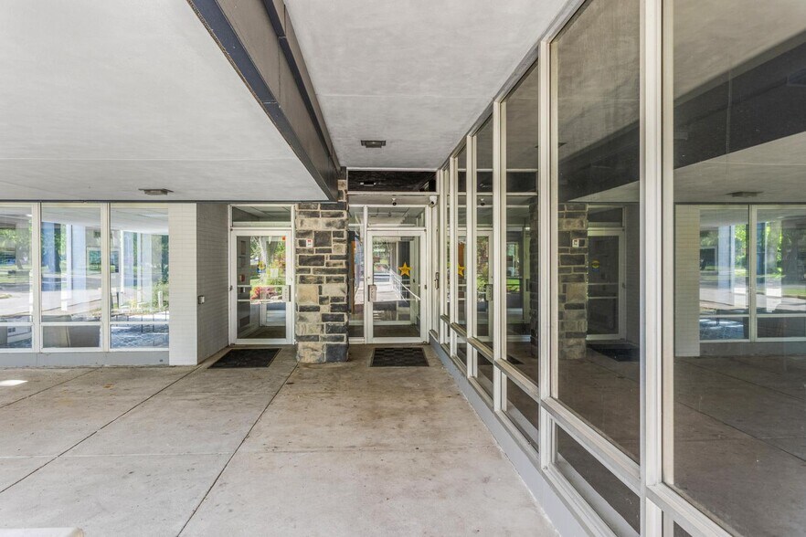 704 N Main St, Tuscola, IL à louer - Photo de l’immeuble – Image 2 sur 6