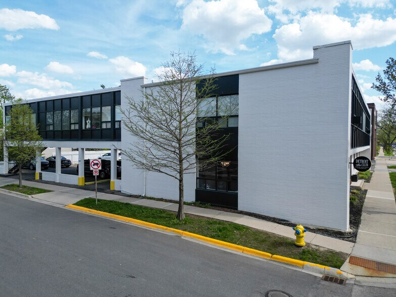 801 S Adams Rd, Birmingham, MI à louer - Photo de l’immeuble – Image 2 sur 7