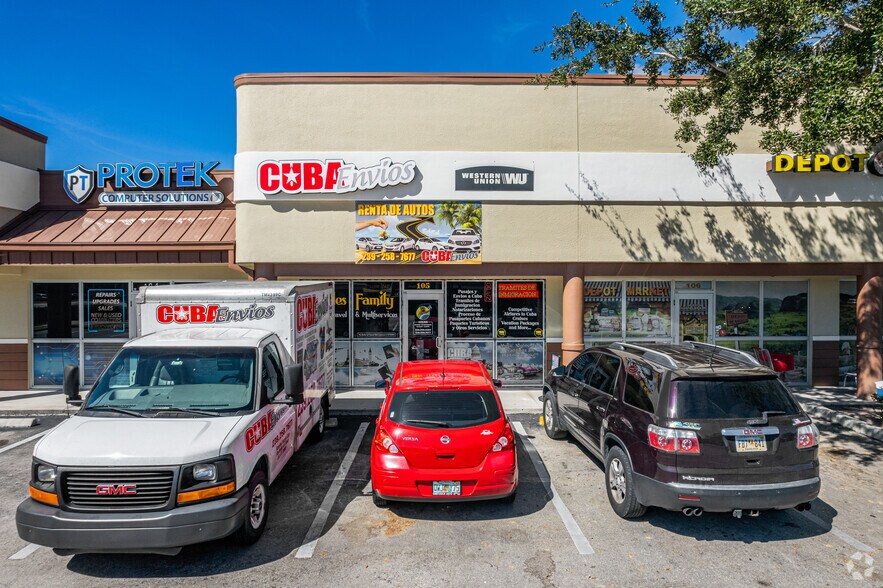 1327 NE Pine Island Rd, Cape Coral, FL à louer - Photo de l’immeuble – Image 3 sur 7