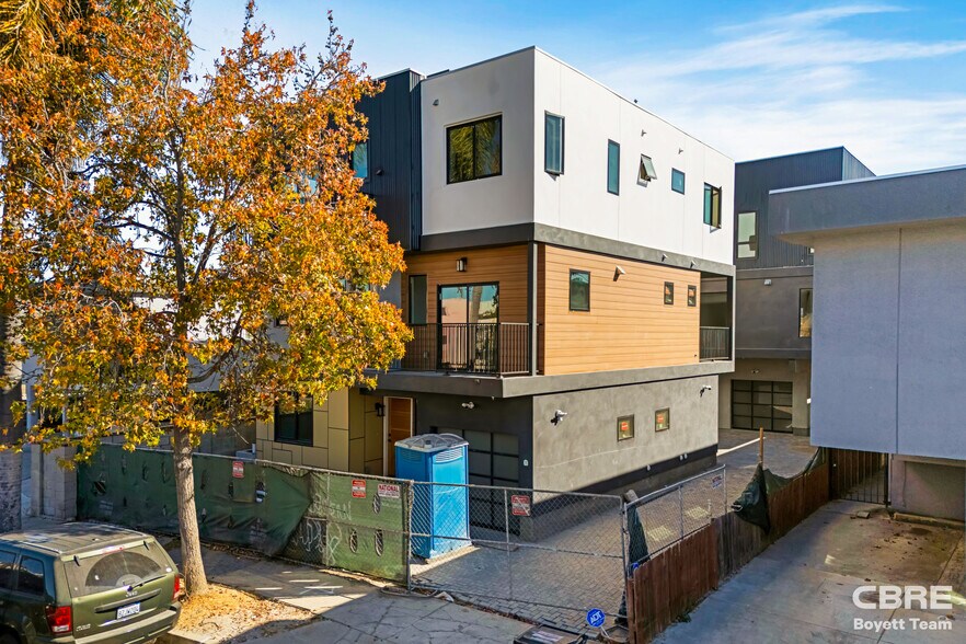 10156 Regent St, Los Angeles, CA à vendre - Photo de l’immeuble – Image 2 sur 43