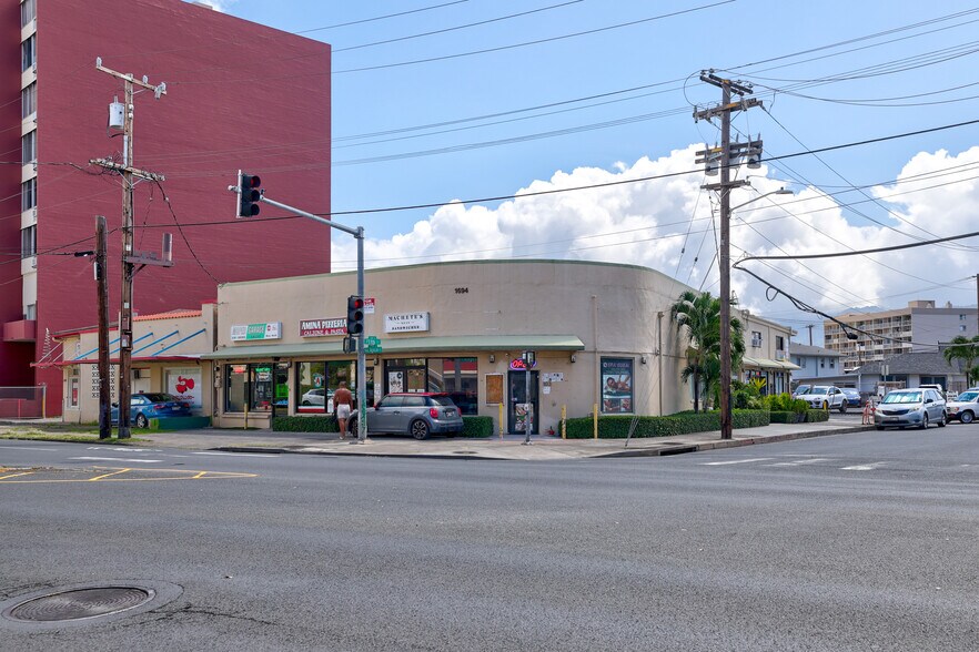 1694 Kalakaua Ave, Honolulu, HI à vendre - Photo de l’immeuble – Image 2 sur 18