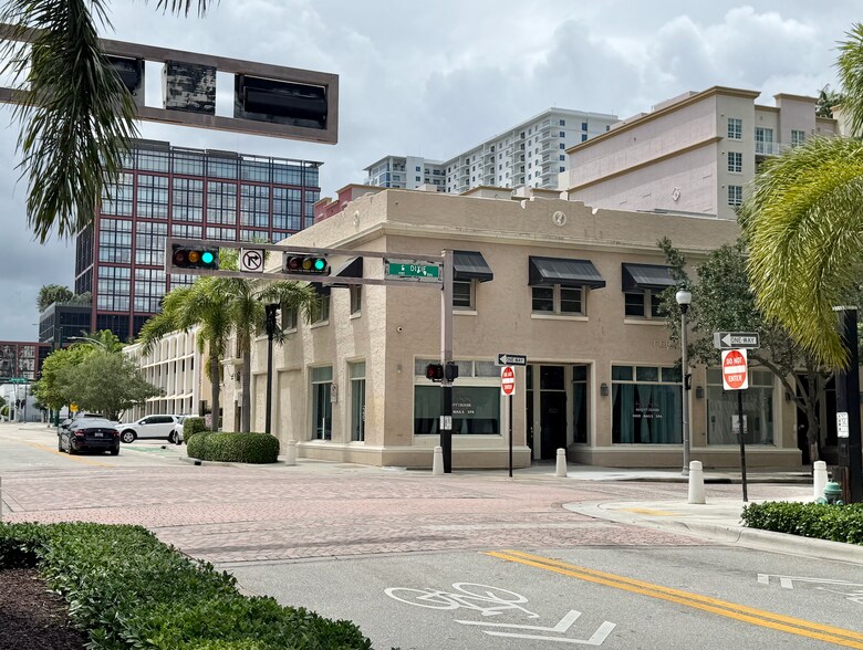 321-325 S Dixie Hwy, West Palm Beach, FL à louer - Photo de l’immeuble – Image 2 sur 2