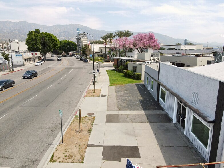 212 W Magnolia Blvd, Burbank, CA à louer - Photo de l’immeuble – Image 3 sur 28