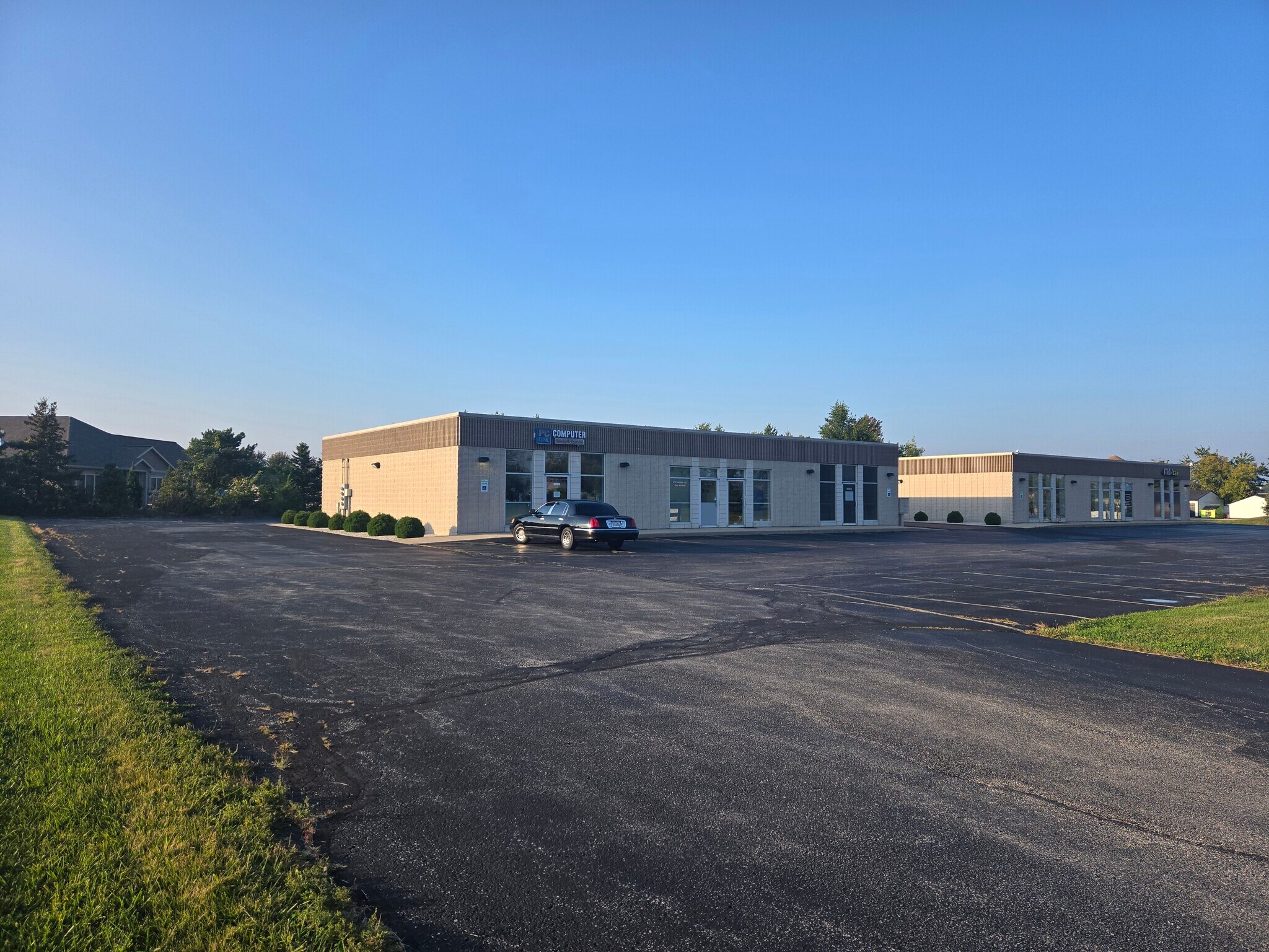 16660-16666 W National Ave, New Berlin, WI à louer Photo principale– Image 1 sur 8