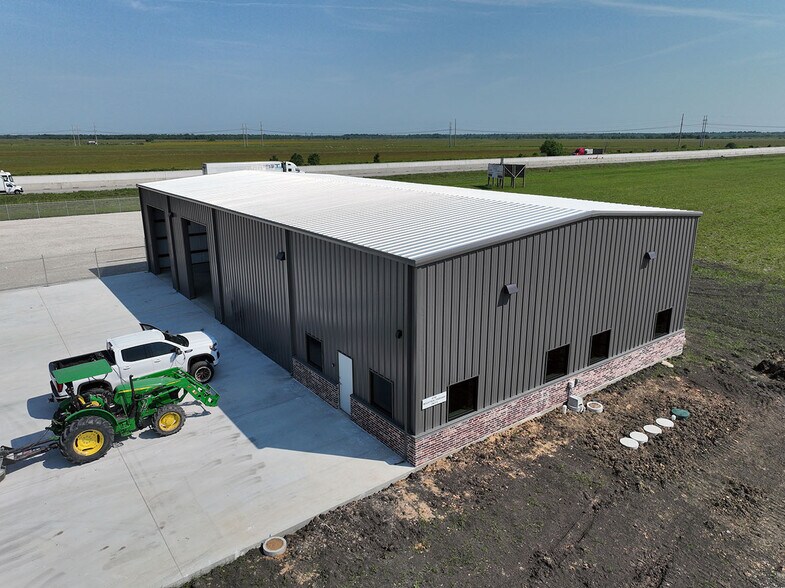 8690 Industrial Parkway, Beaumont, TX à louer - Photo de l’immeuble – Image 3 sur 7