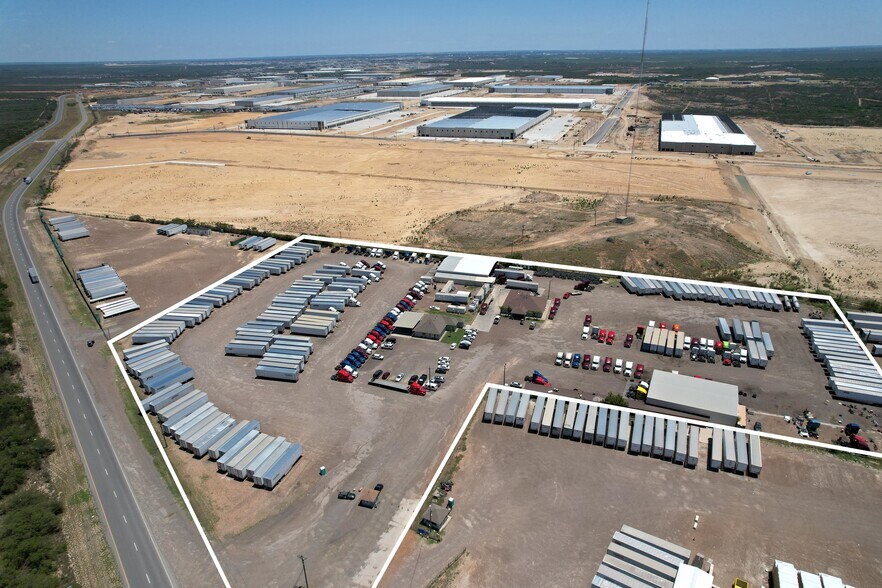 20951 Mines Rd, Laredo, TX à vendre - Photo de l’immeuble – Image 3 sur 12