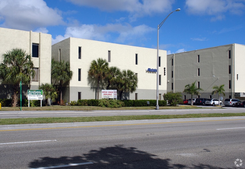 6555 NW 36th St, Virginia Gardens, FL à vendre - Photo de l’immeuble – Image 1 sur 11