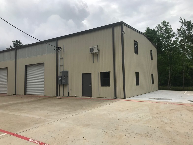1714 Airport Rd, Conroe, TX à louer - Photo de l’immeuble – Image 3 sur 9