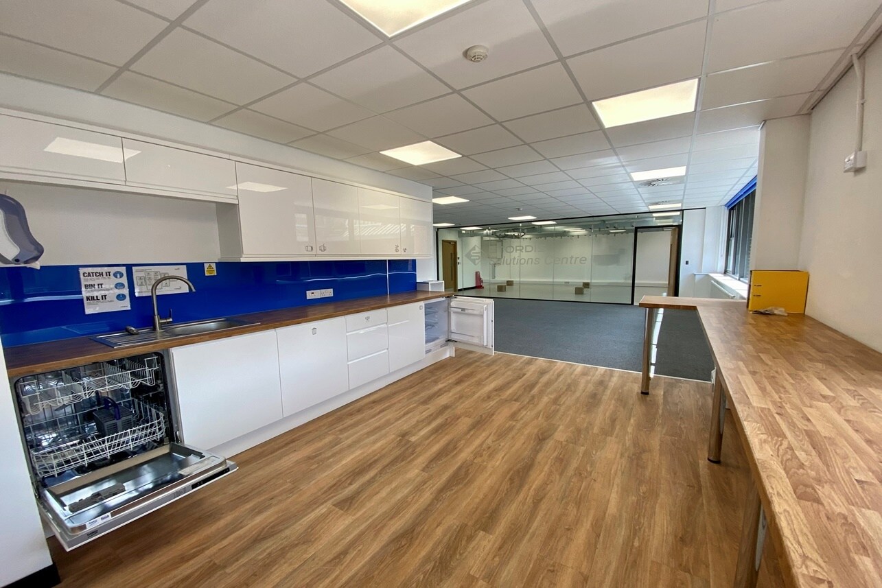 Barnett Way, Gloucester, GLS GL4 3RT - Lot 18A - - Photo intérieure - Image 1 of 5