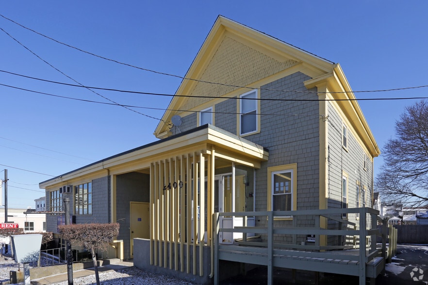 2400 Pawtucket Ave, East Providence, RI à louer - Photo principale – Image 1 sur 16