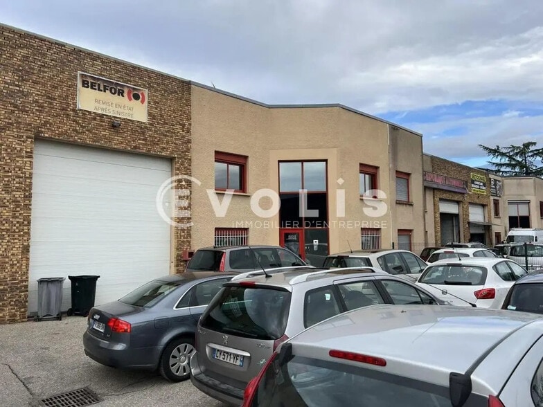 57 Avenue De La République, Vénissieux à louer - Photo de l’immeuble – Image 1 sur 19