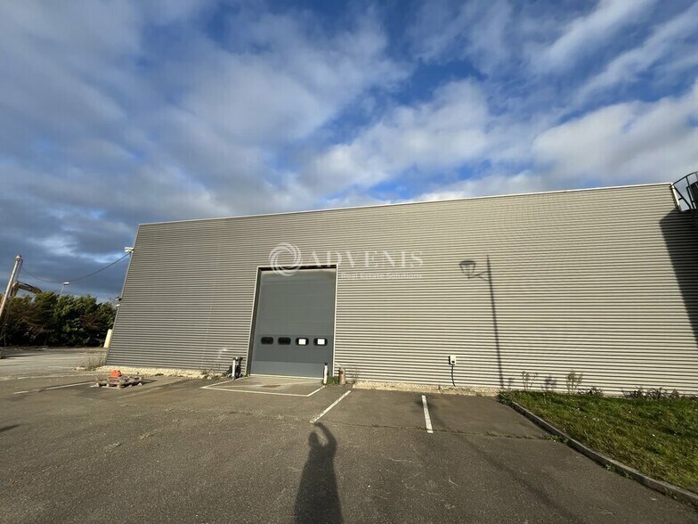 Industriel/Logistique dans Coignières à louer - Photo de l’immeuble – Image 2 sur 4