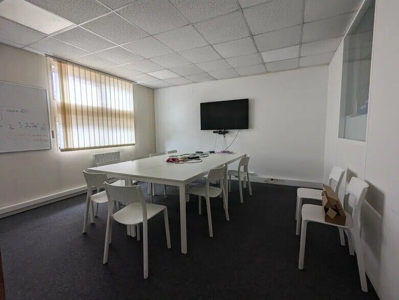 Bureau dans Le Petit-Quevilly à louer - Photo de l’immeuble – Image 1 sur 16