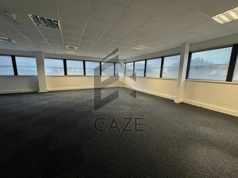 Bureau dans Mérignac à louer - Photo de l’immeuble – Image 1 sur 5