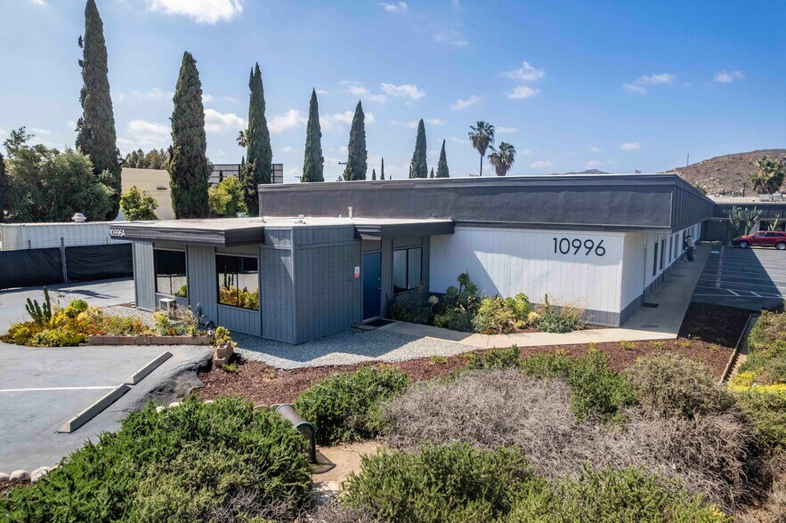 10996 Woodside Ave N, Santee, CA à vendre - Photo de l’immeuble – Image 2 sur 9