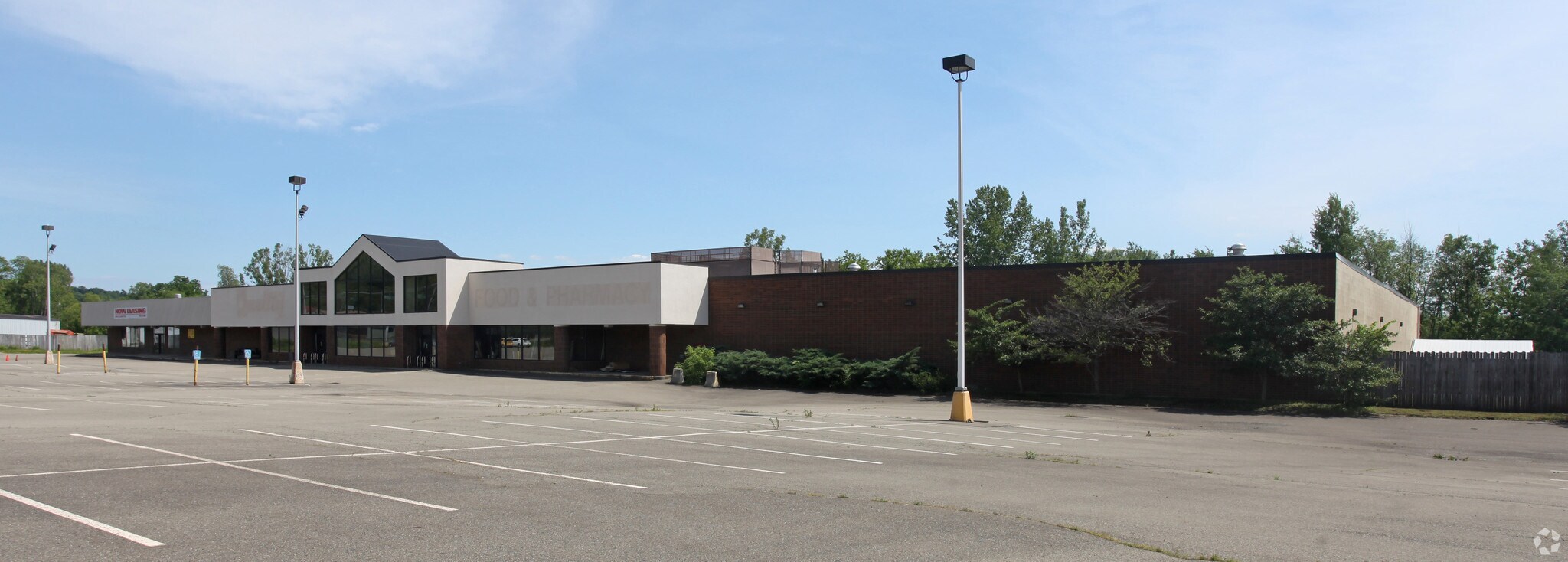 255 Fluvanna Ave, Jamestown, NY à louer Photo principale– Image 1 sur 5