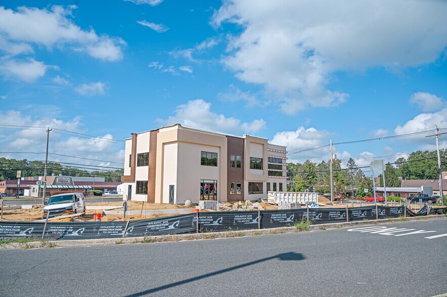 2100 W County Line Rd, Jackson, NJ à louer - Photo de l’immeuble – Image 1 sur 12