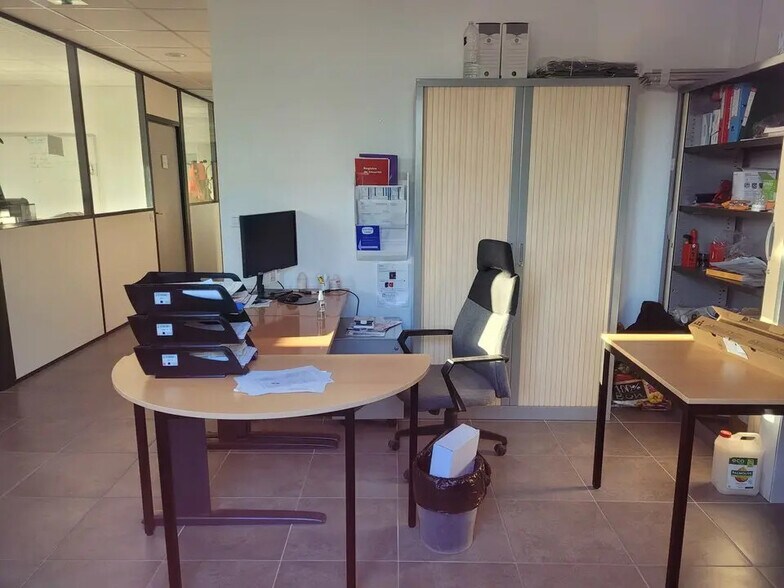 Local d’activités dans Oissel à louer - Photo intérieure – Image 3 sur 13