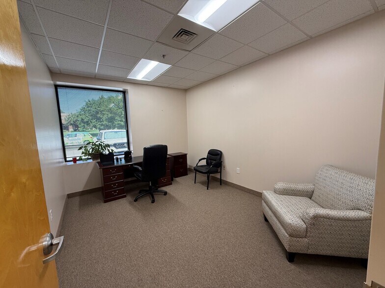 122 Backstretch Ln, Mooresville, NC à louer - Photo de l’immeuble – Image 3 sur 8